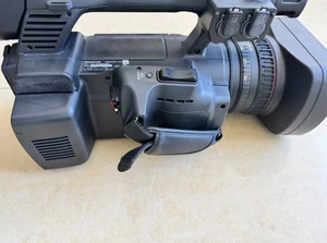 กล้อง Panasonic AG-HPX260MC รุ่นขายดีที่สุด พร้อมซูม 22 เท่า กล้องระดับมืออาชีพ เซ็นเซอร์ 3 MOS ขนาด 1/3 นิ้ว - Product Image 2