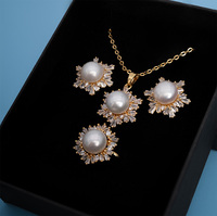 Vente en gros Parure de bijoux en perles d'eau douce pour femmes Cuivre plaqué or Pendentif Boucle d'oreille Bague Bijoux avec boîte à bijoux Cadeaux