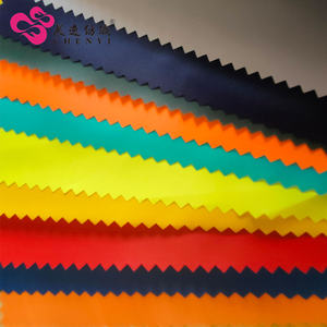 Venta al por mayor 100% poliéster tafetán forro tela 170T-210T teñido recubierto orgánico impermeable puro metálico características para tapicería - Product Image 5