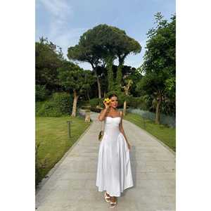 Robe longue blanche à bretelles fines et motif floral, avec fermeture éclair et volants décoratifs, style soirée formelle, taille unique/XS pour femmes, bretelles spaghetti, longueur ras du sol - Product Image 1