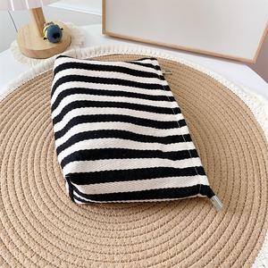 Sac à cosmétiques pliable en toile pour petites filles, avec poignée souple, grande capacité, fermeture éclair résistante à l'eau - Product Image 4