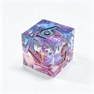 LuxeRoll - <span class=keywords><strong>Dados</strong></span> de Resina Hechos a Mano D6 con Flores Secas en el Interior, Cubo de 16 mm, <span class=keywords><strong>Dados</strong></span> Poliédricos de 6 Caras para Juegos de Mesa DND RPG, <span class=keywords><strong>Dados</strong></span> para Mahjong - Product Image 5