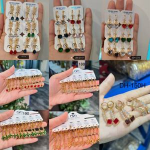 ต่างหูทองเหลืองชุบทองประดับเพชรซิร์คอนสไตล์คลาสสิกจาก Jxx Wholesale เครื่องประดับสำหรับผู้หญิงพร้อมจี้ห้อยแบบหยดน้ำ 24k - Product Image 3