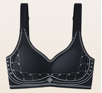 Soutien-gorge sans armatures à maintien doux, sans coutures, coupe complète, en nylon, bretelles larges réglables, broderie délicate trèfle