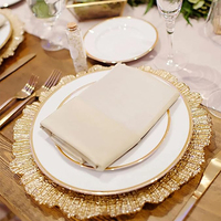 Assiettes de présentation élégantes Woju de 13 pouces, transparentes et dorées, en plastique texturé avec bord festonné pour la décoration de table de mariage