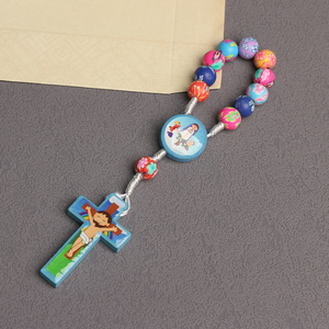Mecrt <span class=keywords><strong>Collana</strong></span> <span class=keywords><strong>Rosario</strong></span> per Bambino con Ciondolo Croce di Gesù in Argilla Polimerica Colorata e <span class=keywords><strong>Catena</strong></span> di Perline Regalo per Prima Comunione e Battesimo - Product Image 4