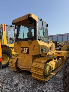 Bulldozer d'occasion Cat D5K à succès – Faible consommation de carburant, excellent rapport qualité-prix - Product Image 3