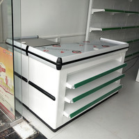 Comptoir de caisse pour les magasins de proximité, les boutiques de chewing-gums et de snacks, les magasins de maternité et de puériculture, en acier inoxydable.