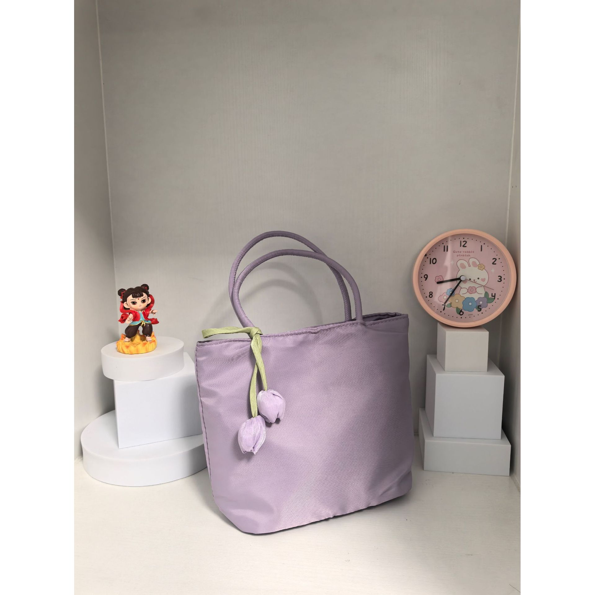 (Manos de color violeta claro, excluyendo colgantes)