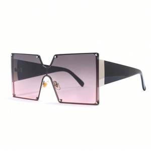 Lunettes de soleil tendance vintage à grande monture, verres carrés monobloc UV400 pour femmes, vente chaude - Product Image 3