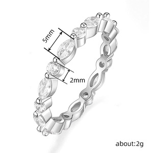 Anello con Design a Linee a Forma di Marquise, Stile Minimalista per Donne - Product Image 5