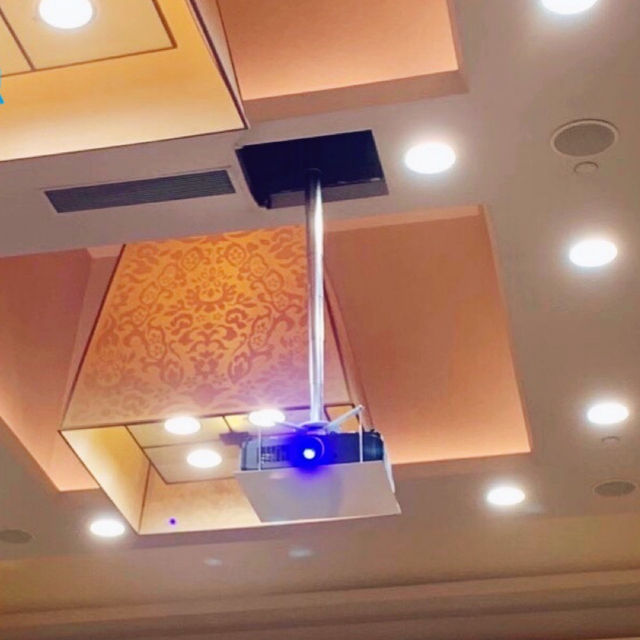 Remote Control Motorised Projector Mount Ceiling Projector Lift New Design Motorized Projector Bracket for Video Conference