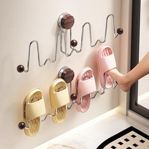 Étagère à chaussures murale pour salle de bain avec cadre en bois et crochets, organisateur de rangement sans perçage, finition polie couleur noyer - Product Image 2