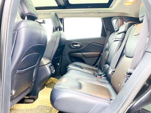 รถยนต์<span class=keywords><strong>มือ</strong></span><span class=keywords><strong>สอง</strong></span> GAC Fiat Jeep Cherokee ปี 2017 เครื่องยนต์เบนซิน 2.4 ลิตร ขับเคลื่อน 2 ล้อ เกียร์อัตโนมัติ รถ SUV สำหรับครอบครัว สำหรับส่งออก - Product Image 5
