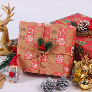 Rollos de papel de regalo Kraft de Navidad Envolturas de regalo con diferentes diseños Papeles de embalaje y embalaje de regalo - Product Image 4