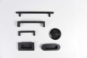 Manija de puerta corredera de color negro con forma ovalada - Product Image 6