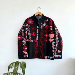 Chaqueta Vintage Negra de Algodón Bordada con Diseño Floral y de Pavo Real, Manga Larga, Cuello Alto, Hecha a Mano, Ropa de Invierno para Mujer - Product Image 1
