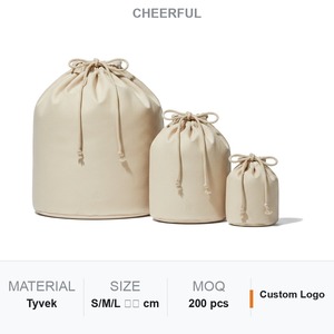 ชุดถุงกันฝุ่น Bone Tyvek 3 ชิ้น สำหรับกระเป๋าถือ ฐานแบน เชือกรูดแบบโทนสีเดียว ลายนูนแบบดิบส์ โลโก้สั่งทำได้ บรรจุภัณฑ์หรูหรา - Product Image 1