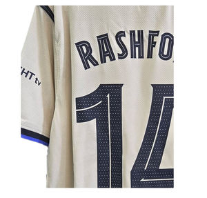 قميص كرة قدم مخصص للرجال البالغين مقاس 25/26/27 بجودة تايلاندية عالية، سريع الجفاف، بياقة على شكل V وطباعة رقمية - Product Image 1