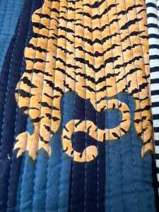 Bolsa de Transporte Acolchada de Algodón, Lavable, con Estampados Tradicionales Hechos a Mano, Bolso de Hombro para Viajes y Compras - Product Image 5