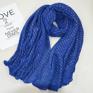 Thời Trang Đồng Bằng Rắn Với Vàng In Nhăn Hồi Giáo Malaysia Bông Viscose Hijab Crinkle Scarf Khăn Choàng - Product Image 2