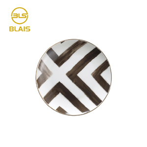 Ensemble d'assiettes rondes <span class=keywords><strong>de</strong></span> 30 cm en porcelaine <span class=keywords><strong>de</strong></span> luxe Shinny noir et blanc Crossroad Pizza écologique avec bordure dorée - Product Image 6