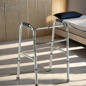 Andador y rodillo de aluminio con función plegable de freno de disco ajustable en altura Capacidad de 200kg para pacientes en el cuidado del hogar hospitalario - Product Image 4