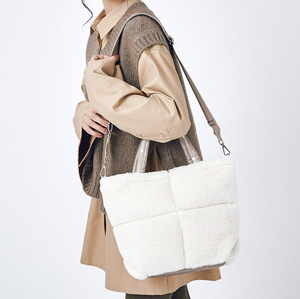 Nouveau Puffy Teddy doux hiver femmes Teddy <span class=keywords><strong>maman</strong></span> sac crème moelleux Shopper fourre-tout - Product Image 6