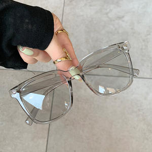 Gafas de Sol Cuadradas Transparentes Qianai Tr90 con Lentes de PC Uv400 Tipo 3 Unisex - Product Image 2