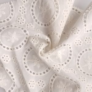 ผ้าปักลายฉลุสีขาว 100% ผ้าฝ้าย งานปักละเอียดอ่อน สำหรับตัดเย็บเสื้อผ้า ขายดี - Product Image 5