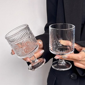 Vintage Geprägte Blumen-Glasbecher Klare und Farbige Weingläser für Hochzeiten Elegantes Trinkgeschirr - Product Image 2