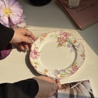 Nouvelle Assiette à Dessert en Céramique 2026, Motif Floral Iris Gaufré, Style Rétro Français, Idéale pour le Thé de l'Après-midi, Compatible Micro-ondes, Motif Végétal, Usage Domestique