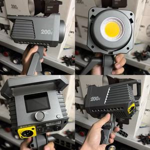 Luz LED de video COB bicolor AMARANNN 200D 300W usada, 2700K-6500K para estudio, transmisión en vivo y fotografía, sin soporte ni puertas de reflejo. - Product Image 2