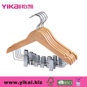 <span class=keywords><strong>Petit</strong></span> <span class=keywords><strong>cintre</strong></span> <span class=keywords><strong>en</strong></span> <span class=keywords><strong>bois</strong></span> naturel pour enfants avec pinces pour vêtements de bébé - Product Image 2