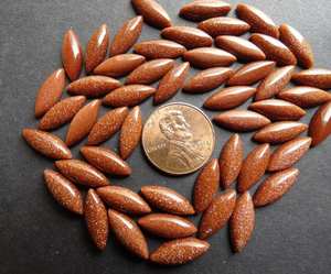 Gema sintética de Ojo de Caballo en forma de Marquesa, cabujón liso, color naranja Goldstone, pulida, con destellos dorados brillantes - Product Image 3