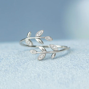 Anello Aperto Regolabile Ispirato alle Foglie per Donne, Gioiello da Dito Fresco e Minimalista alla Moda - Product Image 3