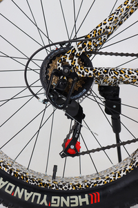 26-дюймовый горный велосипед с 21 скоростью, дисковыми тормозами, амортизационной вилкой, алюминиевой рамой и толстыми шинами, рама из высокоуглеродистой стали, для бездорожья - Product Image 5