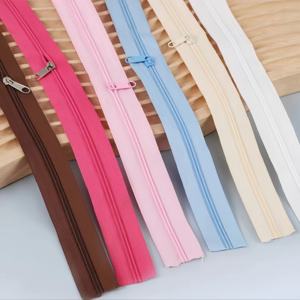 Venta caliente Ecológico 3 # Nylon Cremallera Fabricantes Venta al por mayor Open End Moda Ropa Cremallera - Product Image 3