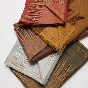 <span class=keywords><strong>Écharpe</strong></span> en <span class=keywords><strong>cachemire</strong></span> 100% réversible, couleurs unies, nouvelle collection, vente en gros d'usine, avec étiquette personnalisée, en laine mérinos à franges, 30*180cm - Product Image 4
