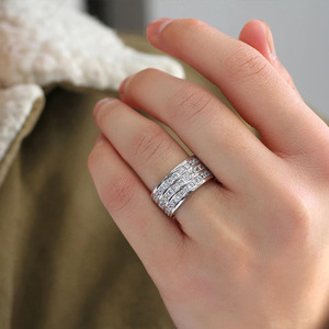 Anello a Tre Strati con Design Stellato, Stile Stratificato per Donne - Product Image 2