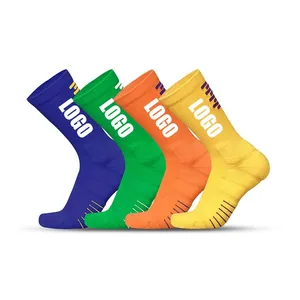 Calcetines deportivos atléticos con logotipo personalizado de diseño gratuito calcetines de ciclismo para correr personalizados
