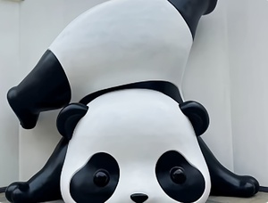 Escultura de arte público hecha a mano de fibra de vidrio, personalizada para exteriores, hermosa exhibición para centros comerciales, imagen de animal de dibujos animados famoso en Internet. - Product Image 6