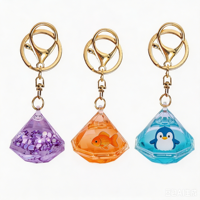 Porte-clés en acrylique rempli de liquide, cadeau promotionnel OEM, avec jouet en carton à l'intérieur, forme de diamant en plastique, eau et huile flottantes à l'intérieur
