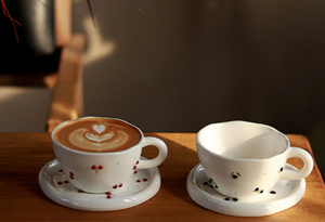 Şirin Vintage Porselen Latte Kupası, Şeftali Desenli Sır Altı Baskılı, İns Tarzı Çay İçme Kupası - Product Image 2