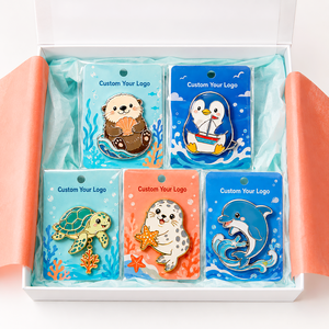 Badges en métal émaillés personnalisés sur le thème des animaux marins : Ours marin, Pingouin, Tortue, Phoque, Dauphin - Product Image 2