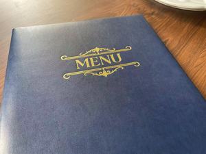 Nueva Cubierta de Menú Plegable A4 de Cuero PU Suave al Tacto para Restaurante, Cafetería y Bar, con Logotipo Grabado en Oro - Product Image 3