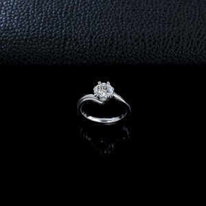Bague classique en argent sterling 925 plaqué rhodium avec diamant de laboratoire - Product Image 4