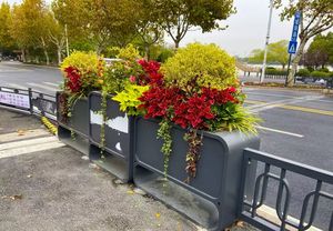 תיבת פרחים רכבות רכבות לספק סגסוגת אלומיניום כביש בידוד מרכזי בידוד רכבת נוף גדר
