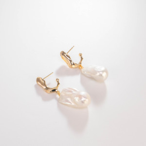 Boucles d'oreilles en perles baroques naturelles à fort lustre, plaquées argent et or, 14-18 mm, 100% perles d'eau douce naturelles. Prix d'usine en gros. - Product Image 6
