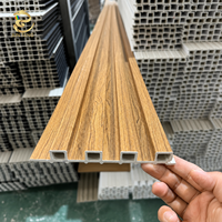 Grille antidérapante en composite bois-plastique (WPC) robuste pour drainage extérieur et caniveau de cour